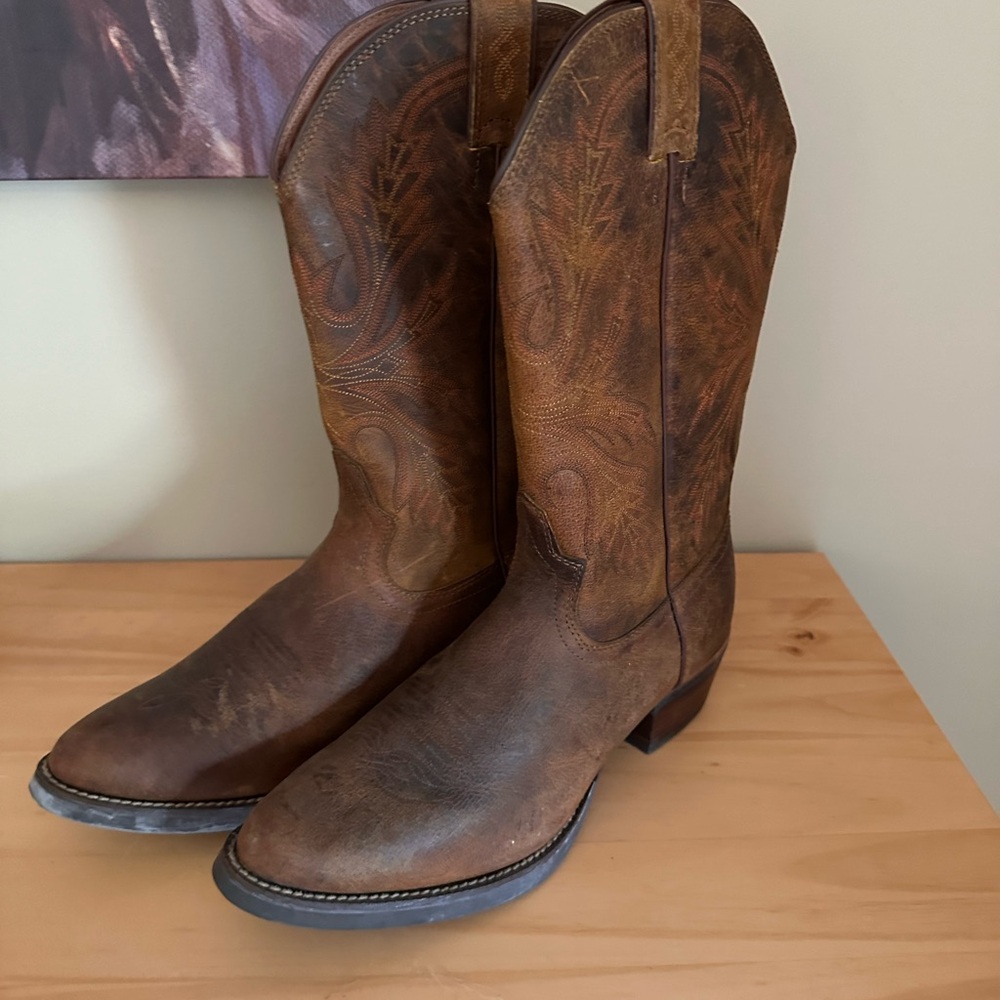 Men’s Justin Boots.